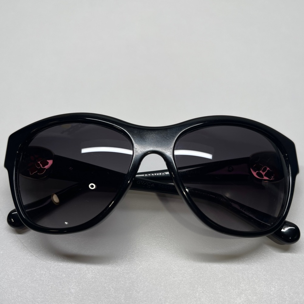 David Yurman Black Sunglasses with Red Accents - original case not included - Picture 15 of 15